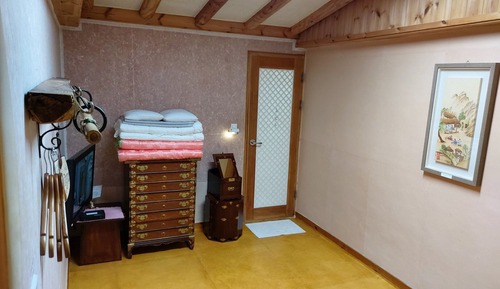 Habitación (Happiness)