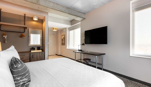 Habitación Deluxe, 1 cama de matrimonio grande, no fumadores (Corner, Roll-In Shower)