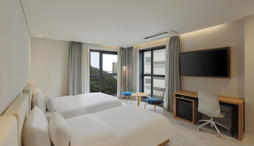 Royal Family Twin Room