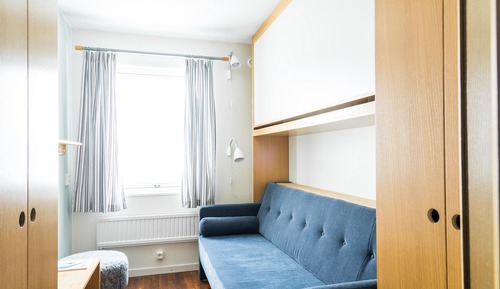 Habitación básica con 2 camas individuales