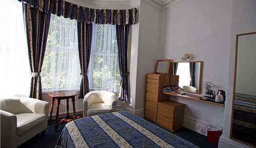 Habitación con 2 camas individuales