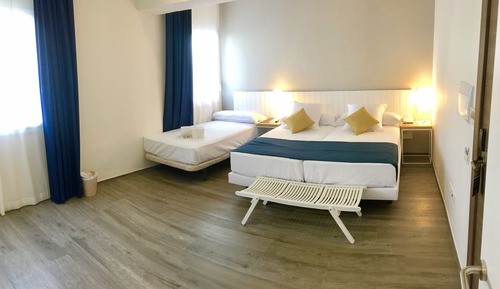 Habitación triple estándar (Double Room 2 adults + 1 child)
