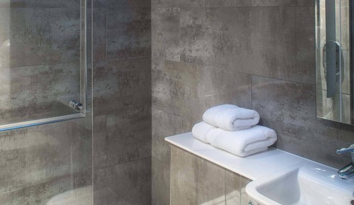 Habitación superior con 1 cama doble o 2 individuales
