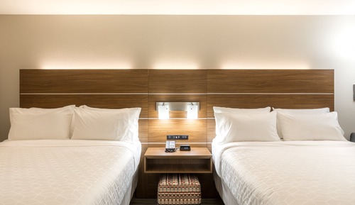 Habitación estándar, 2 camas de matrimonio, bañera accesible (Mobility, Transfer Shower)