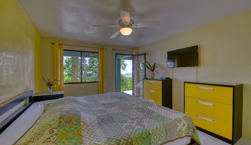 5 YELLOW ROOM King Bed