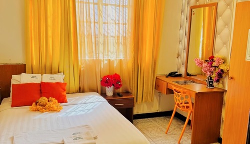 Habitación estándar doble, 1 cama de matrimonio, vistas a la ciudad