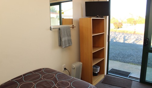 Habitación básica con 2 camas individuales, 2 camas individuales, baño compartido