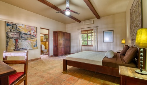 Habitación Deluxe doble, 1 cama de matrimonio grande, baño privado, vistas a la piscina