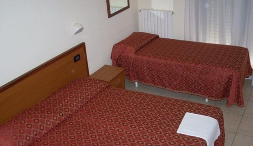 Habitación triple, balcón