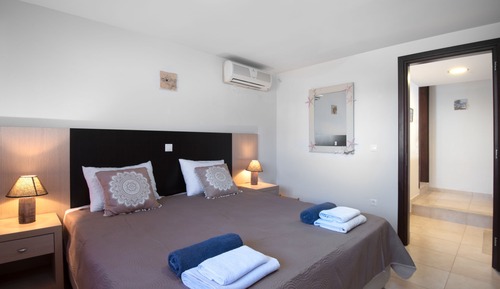 Villa, 4 habitaciones (2 seperate entrances, 2 Floors)