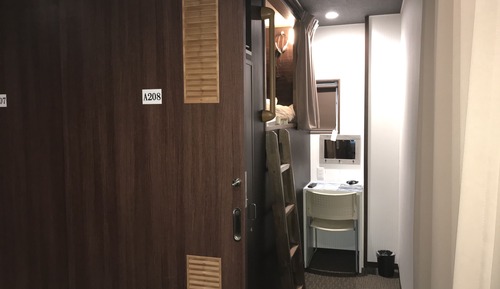 Dormitorio compartido económico, solo para hombres, no fumadores (Capsule Room Upper Row)