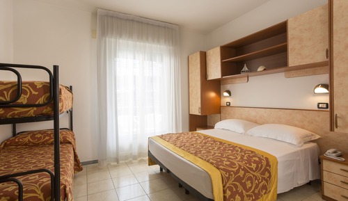 Habitación clásica doble, balcón (Matrimoniale,letto a castello)