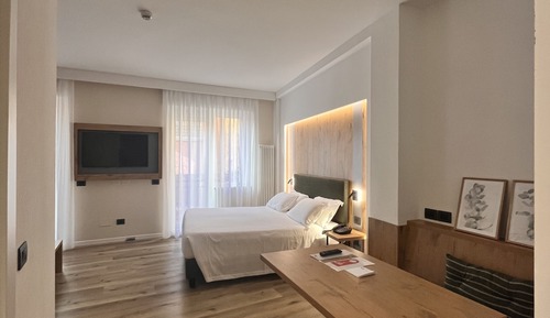 Habitación doble, balcón, vistas a la ciudad