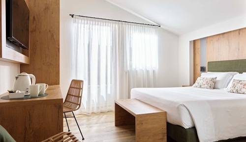 Habitación clásica con 1 cama doble o 2 individuales, balcón