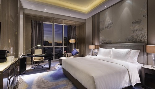 Habitación superior, 1 cama de matrimonio grande, vistas a la ciudad