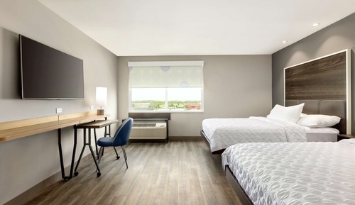 Habitación, 2 camas de matrimonio, accesible para personas con discapacidad (Roll-In Shower)