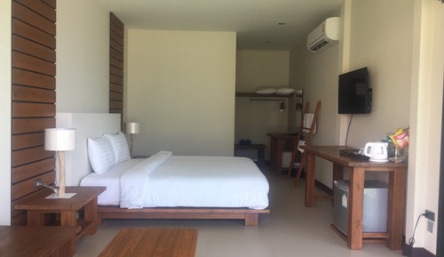 Grand Deluxe Room with Side Sea View