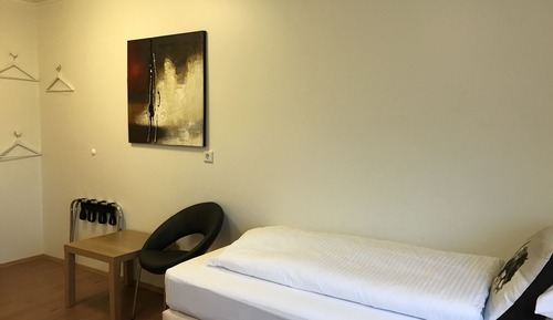 Habitación con 2 camas individuales, baño privado