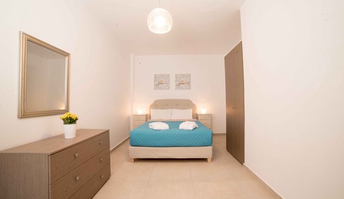 Apartamento de diseño, 1 habitación, terraza, mirando al mar (Mimosa)