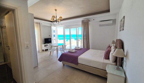 Estudio Confort, vistas al mar, planta baja (Rose)