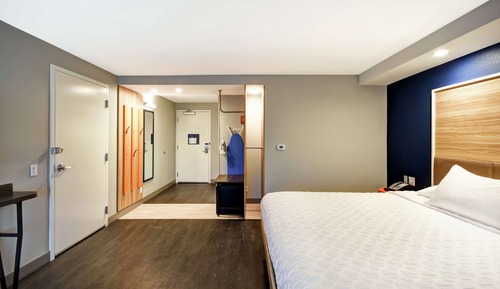 Habitación, 1 cama de matrimonio grande (Hearing, Roll-in Shower)