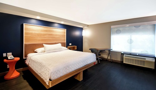 Habitación, 1 cama de matrimonio grande, accesible para personas con discapacidad (Roll-In Shower)