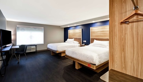 Habitación, 2 camas de matrimonio, accesible para personas con discapacidad (Roll-In Shower)