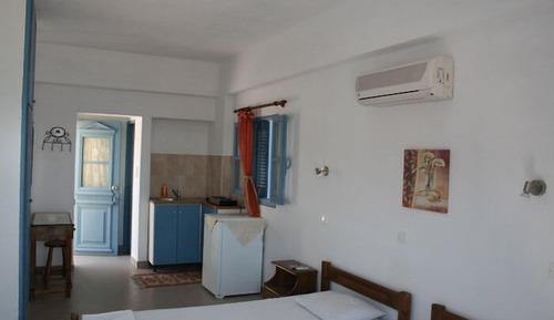 Estudio, vistas parciales al mar