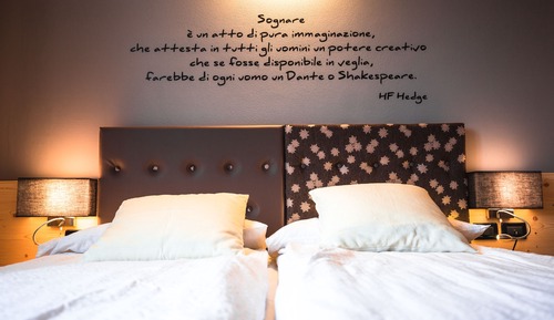 Habitación superior con 1 cama doble o 2 individuales