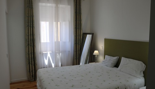 Habitación de diseño doble, 1 cama de matrimonio, vistas a la ciudad, entresuelo