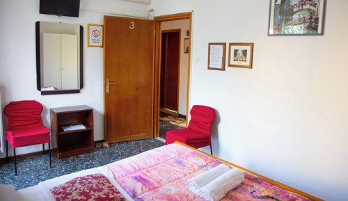 Habitación clásica doble, 1 cama de matrimonio grande, baño compartido, vistas al jardín