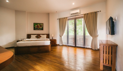 Superior room, 1 king bed, garden view