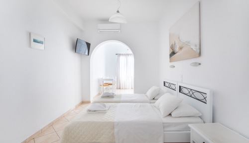 Habitación básica con 1 cama doble o 2 individuales, vistas al mar