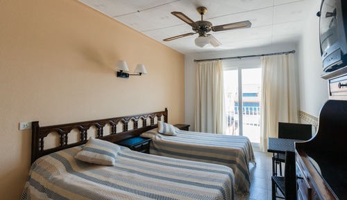 Habitación estándar con 1 cama doble o 2 individuales, 1 cama de matrimonio, no fumadores