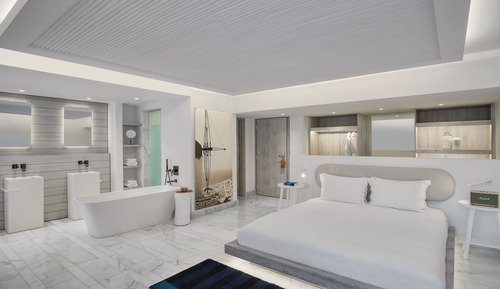 Junior Suite Outdoor Hot Tub