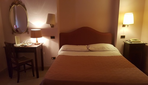 Habitación estándar con 1 cama doble o 2 individuales