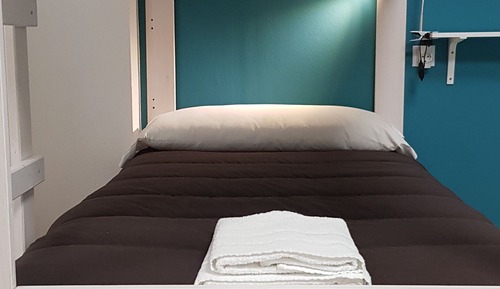 Dormitorio compartido económico