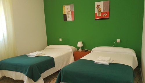 Habitación con 2 camas individuales