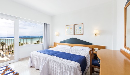 Habitación doble, balcón, vistas parciales al mar