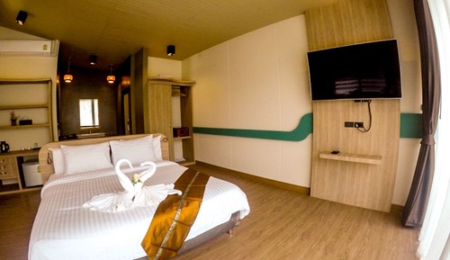 Grand Deluxe Raft Room