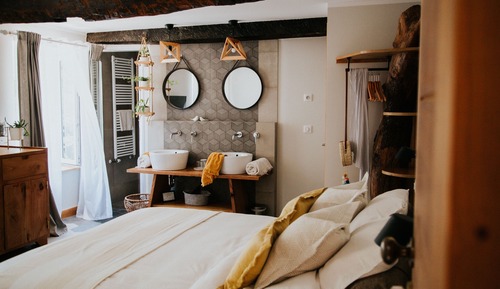 Habitación Confort con 1 cama doble o 2 individuales, baño privado, vistas al jardín