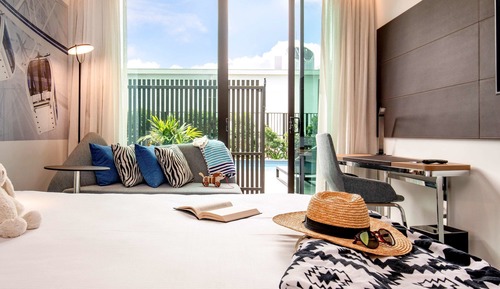 Habitación, 1 cama de matrimonio grande, acceso a la piscina