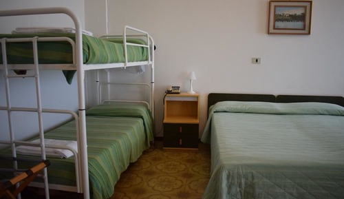 Habitación cuádruple, balcón, vistas al mar