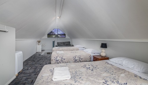 Apartamento, varias camas, vistas al río