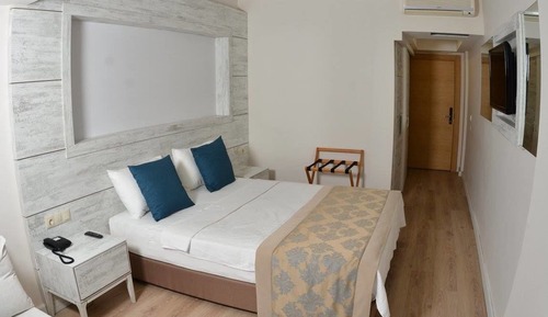 Habitación estándar con 1 cama doble o 2 individuales, vistas al mar
