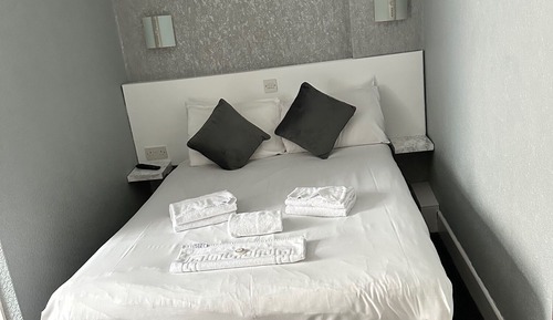 Habitación tradicional con 1 cama doble o 2 individuales, 1 cama doble, vistas parciales al mar