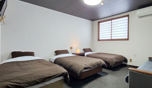 Habitación triple, no fumadores, baño privado