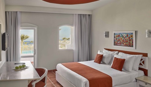 Habitación estándar, vistas a la piscina (Superior, King or Twin Bed)