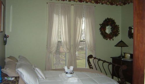 Habitación triple estándar, baño privado (Heirloom Peony Suite)