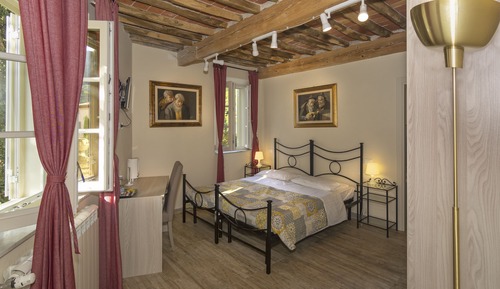 Habitación Confort con 1 cama doble o 2 individuales, baño privado